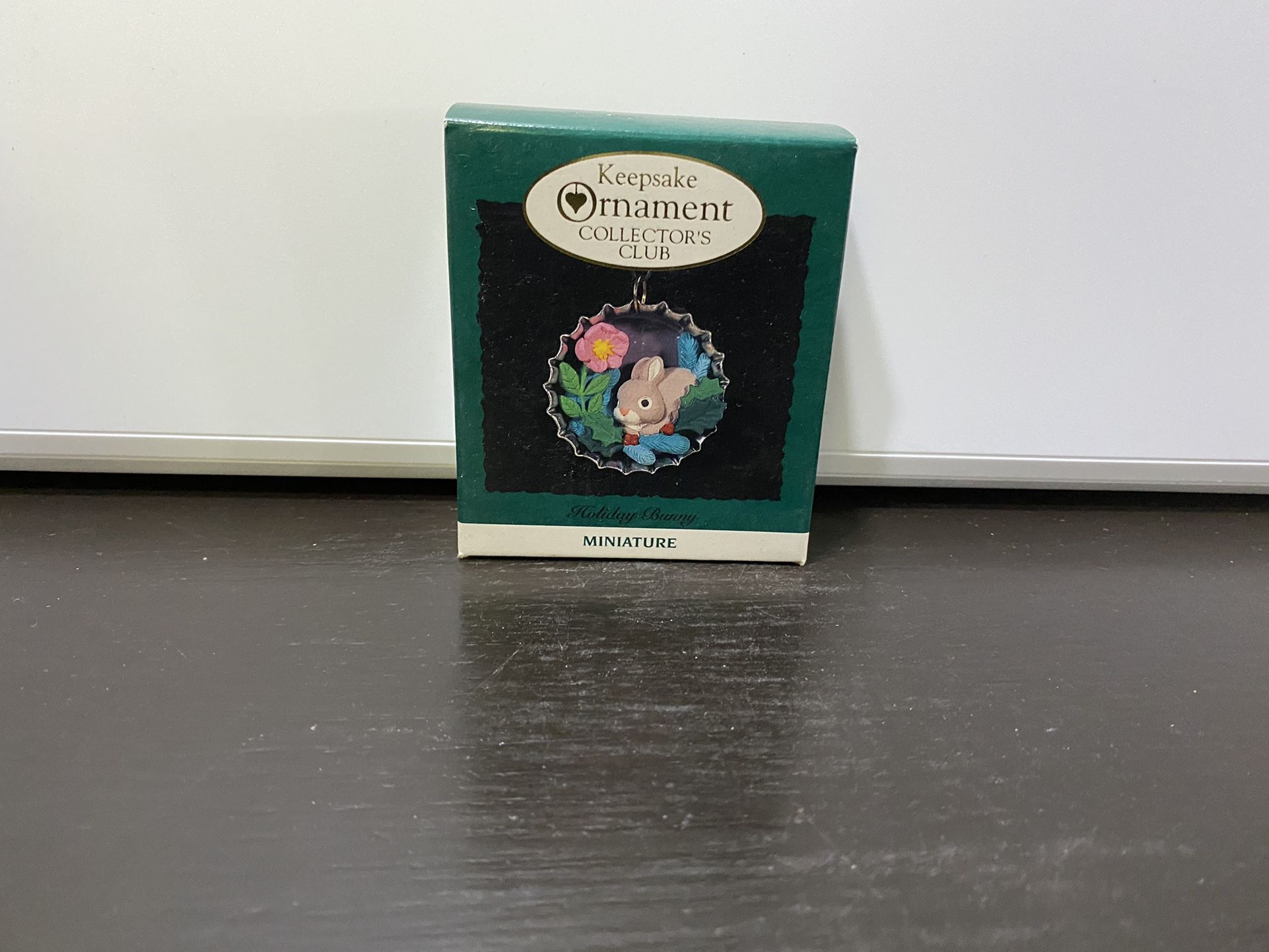 HALLMARK 1994 HOLIDAY BUNNY COLLECTOR'S CLUB MINIATURE KEEPSAKE ORNAMENT EASTER