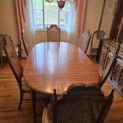 Beautiful Dining room table, 6 chairs and China closet!