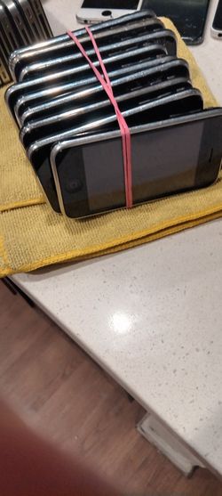 Old i P H O N E S For Sale.