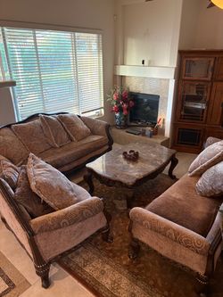 Traditional Living Room Sofa Set with Coffee Table