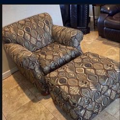 Single Chair With Ottoman 