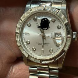 Gold Day-Date Style Watch with Diamond Bezel – Heavy – Runs