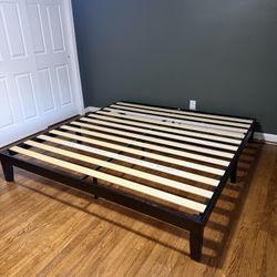 King Solid Wood Platform Bed - Black
