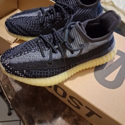 YEEZY BOOST 350.