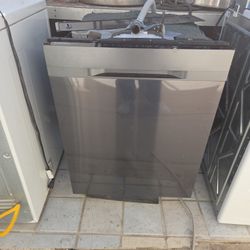 REFRIGERATOR AND DISHWASHER 