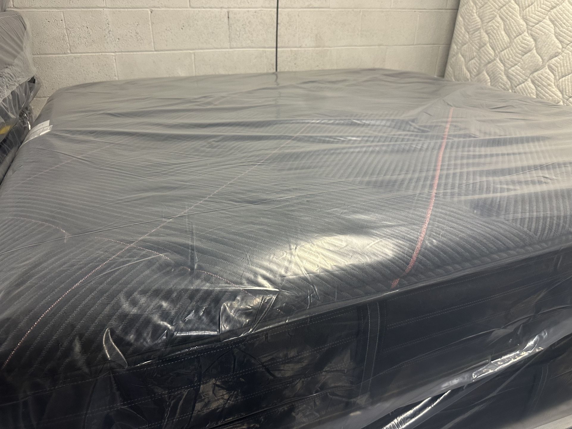 King Beautyrest Black Firm Mattress