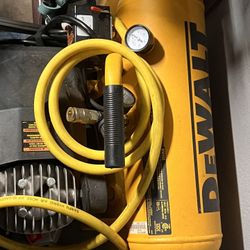 DeWalt D55153 4-Gallon Single Stage Portable Corded Electric Twin Stack Air Comp