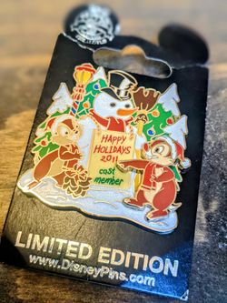 Chip & Dale Christmas LE Cast exclusive pin