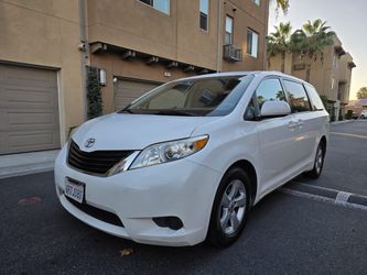 2011 Toyota Sienna LE