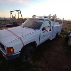 1987 Toyota Pick Up For Parts