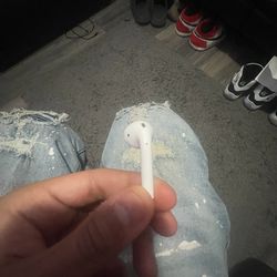 AirPod Gen 2
