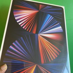 128GB Apple IPad Pro 12.9” 5th Generation (Latest 2021 Model / M1 chip ) WiFi + cellular (5G) with Accessories (Sealed Brand New)