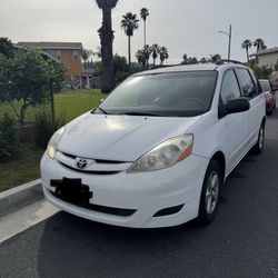 2009 Toyota Sienna Le Clean Title