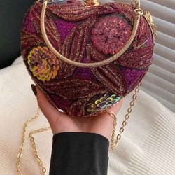 Heart Shaped Clutch Bag with Floral Sequins Elegant Hardware Decoration Crossbody Chain Shoulder Bag Bolsa