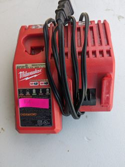 Milwaukee 18 Volt And 12 Volt Combo Charger 