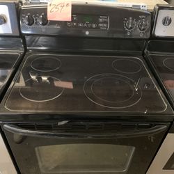 Black Whirlpool Glass Top Stove Range Oven  .  Warehouse pricing.   Warranty  . Delivery Available . 2522 Market st. 33901