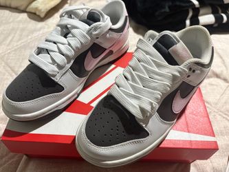 Women’s Nike Dunk Low Size 6