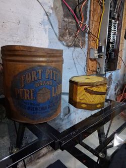 Lard & Bisket tins
