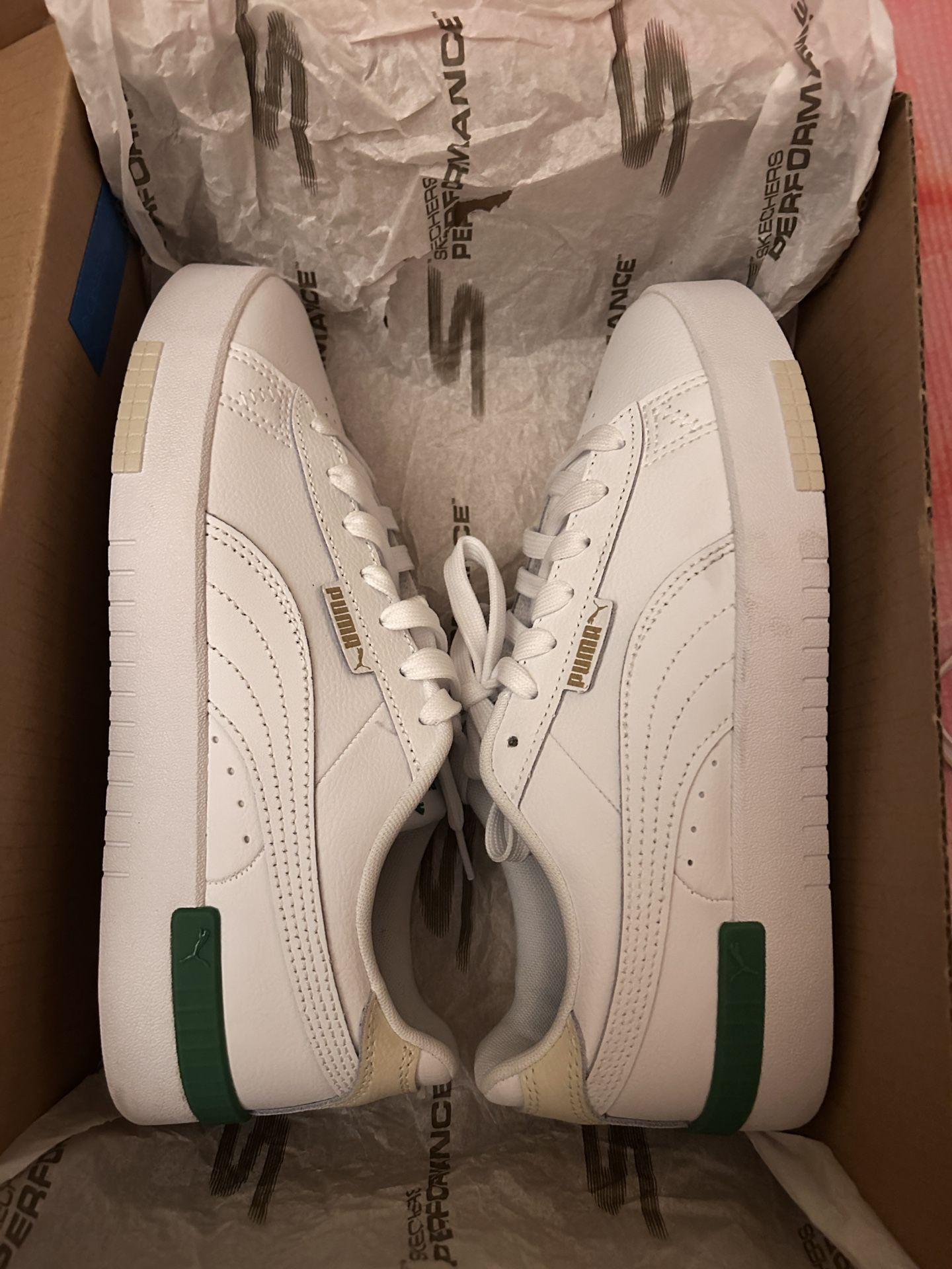 WOMENS WHITE/GREEN PUMA SHOES s8-8.5 ๐