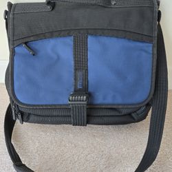 Targus Laptop Messenger Bag - Blue and Black
