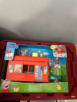 Peppa Pig 2-in-1 Party Bus Playset