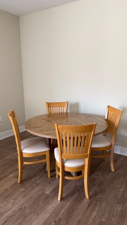Dinning table with 4 chairs