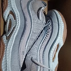 $70 NEW Women Cosmic Unity 3. Size 6