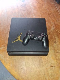 Ps4 slim with controller