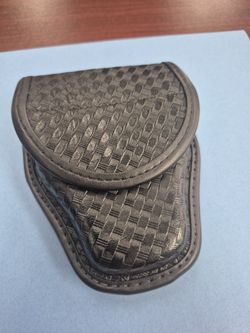 Bianchi Accumold Elite Basketweave Handcuff Holder Size 2