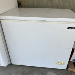 7 Cu Feet Magic Chef White Chest Freezer