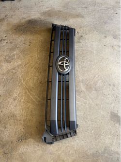 2014 Tundra grille piece