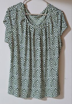 2X Worthington Black,Green & White Geometric Blouse