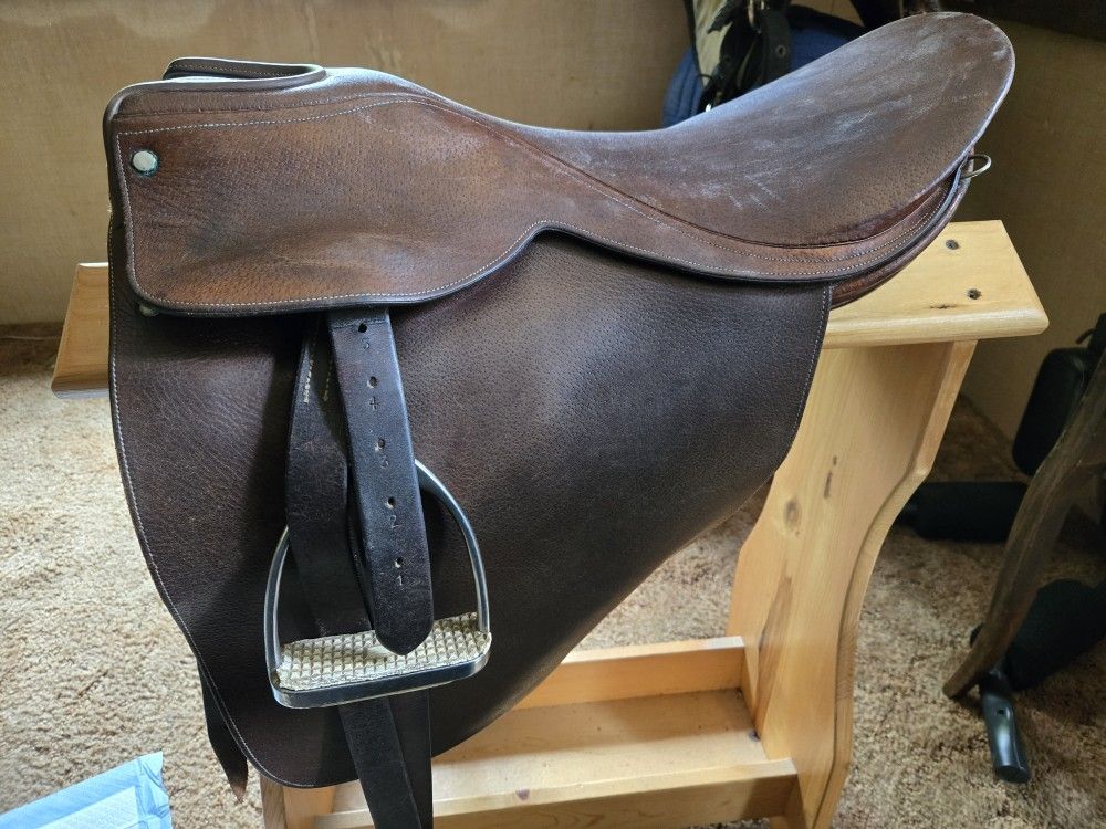 Used saddle seat saddle