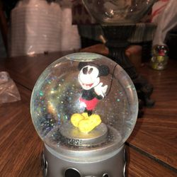mickey mouse snowglobe