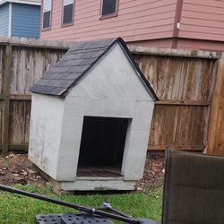 Free Dog House