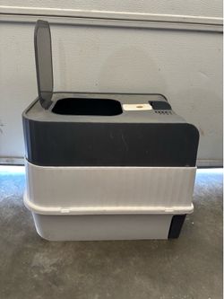 Cat litter box