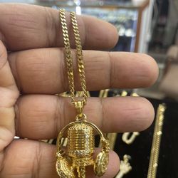 Headphones And Mike Pendant Stainless Steel 28 Karat Gold Plated Charm And Chain 