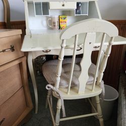 Girls Desk and Chair