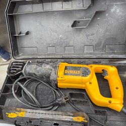 Dwalt reciprocating saw