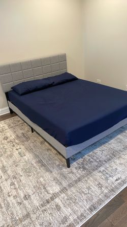 Queen bed With mattress And Sheets - Almost Brand New
