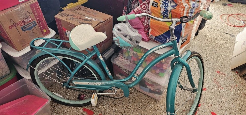 Womens Beach Cruiser And Helmet