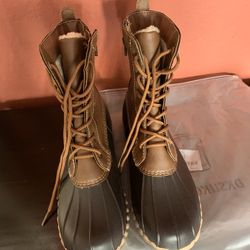 Women’s Rain boots (new)