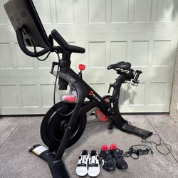 Peloton 2020 With 24” Screen  , Cover , Shoes, Weights