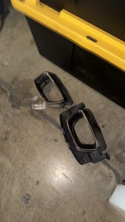 R/t rear exhaust bracket oem