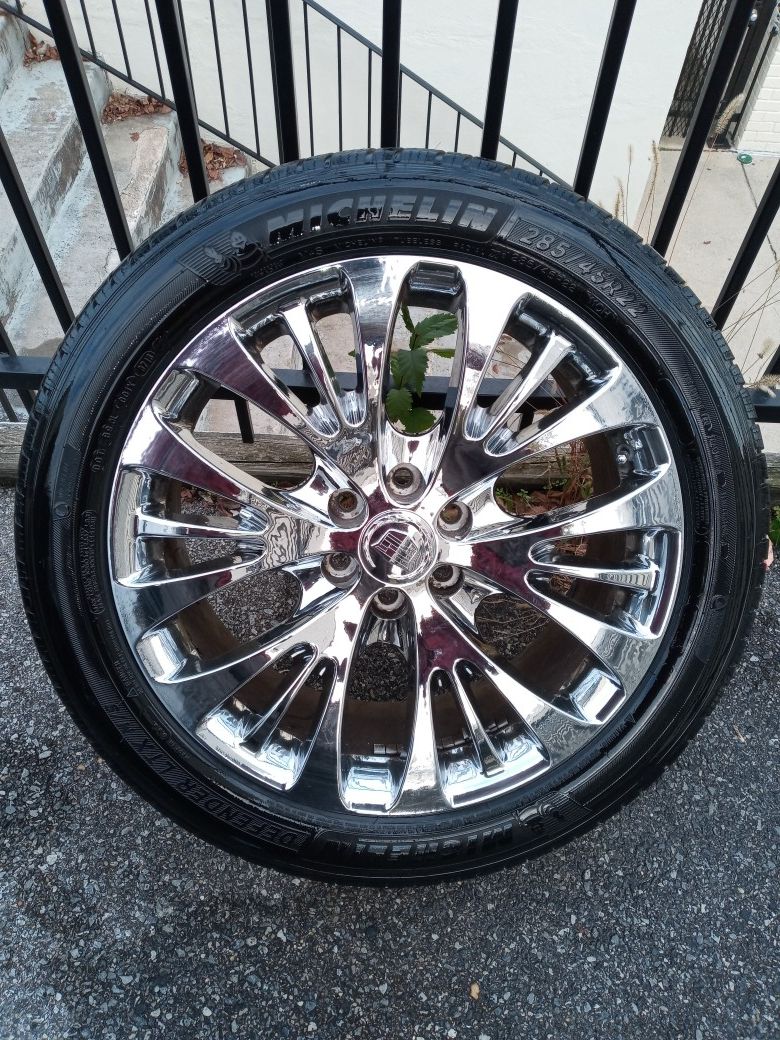 22inch 6lug rims, fits Cadillac, gmc,chevy,Infiniti etc..