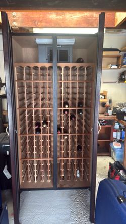 Wine refrigerator