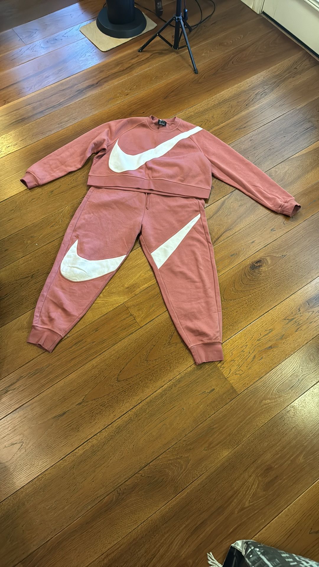 Nike Women’s Sportwear Logo Fleece Set