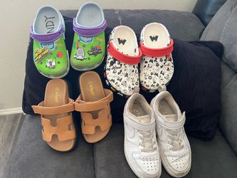 GIRLS SHOES SIZE 11 USED IN VERY GOOD CONDITION $20 DLRS