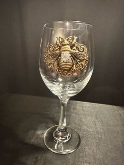 Jewel Queen Bee wine glass