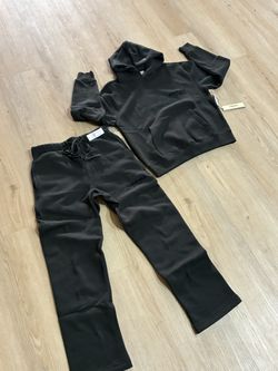 Black Essentials Set (Hoodie/Sweats) 🛍️